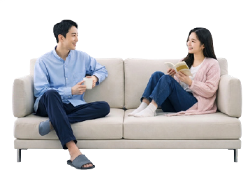 소파에 앉은 커플